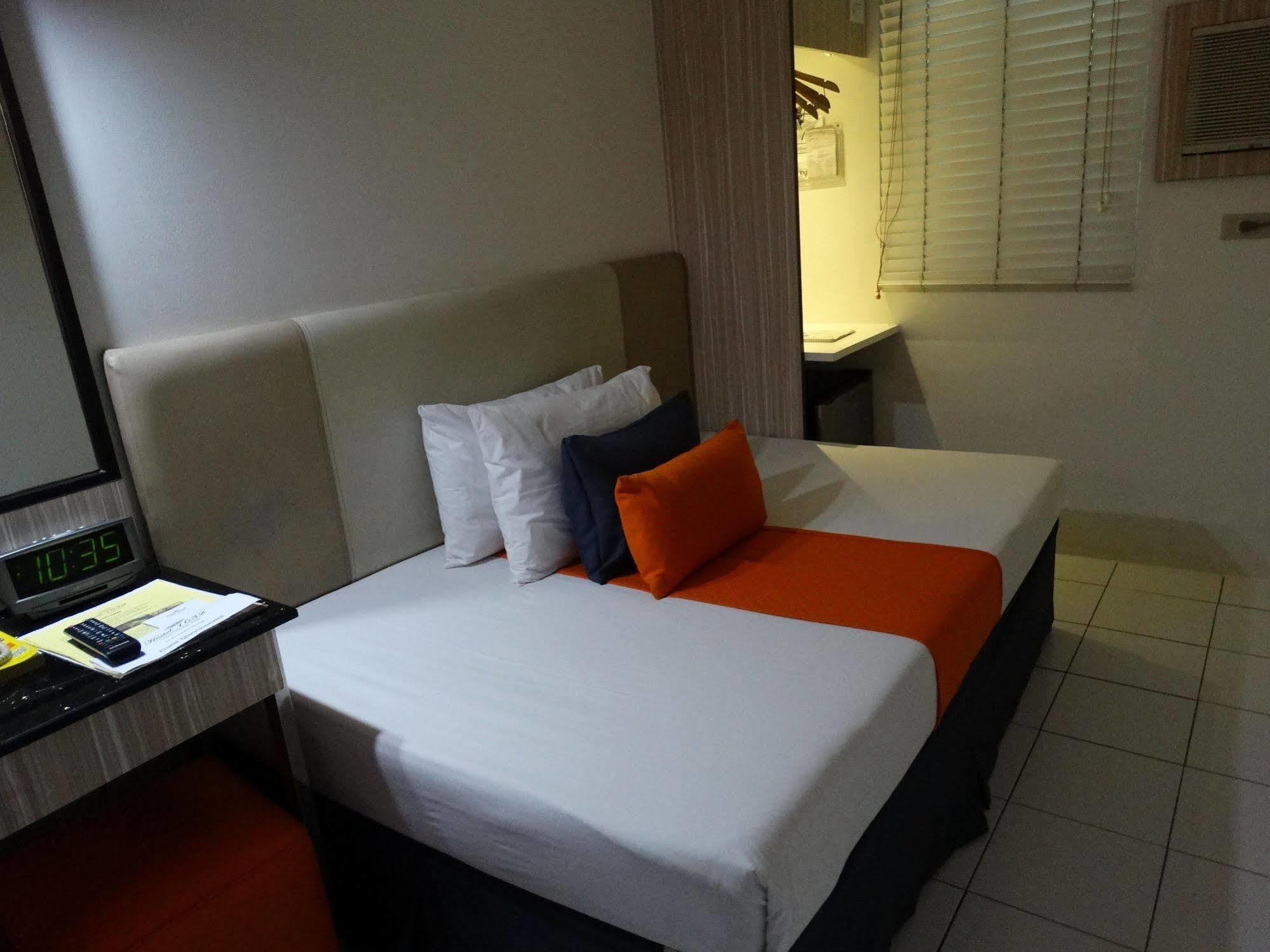 Hostel 1632 Manila Exteriör bild